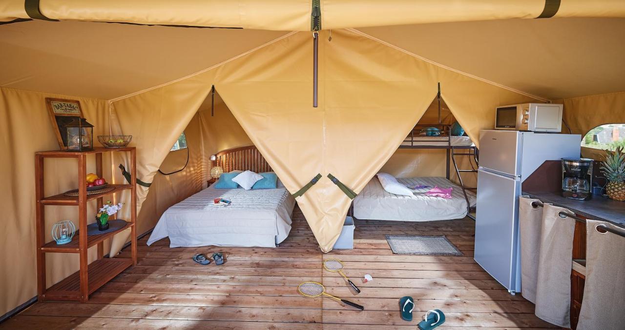 Camping Des Papillons Lalizolle エクステリア 写真