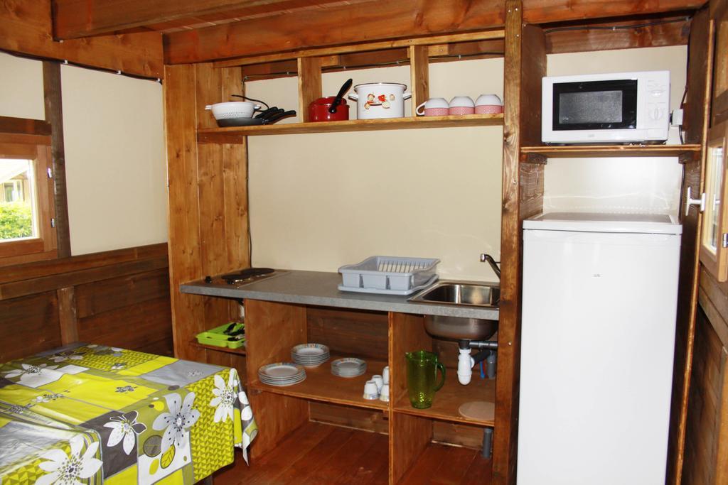 Camping Des Papillons Lalizolle エクステリア 写真