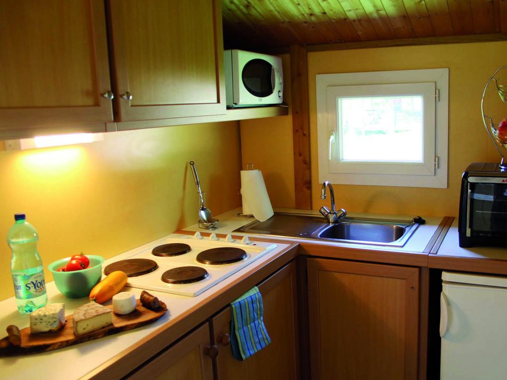 Camping Des Papillons Lalizolle エクステリア 写真