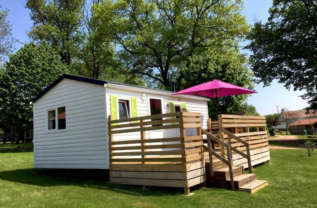 Camping Des Papillons Lalizolle エクステリア 写真