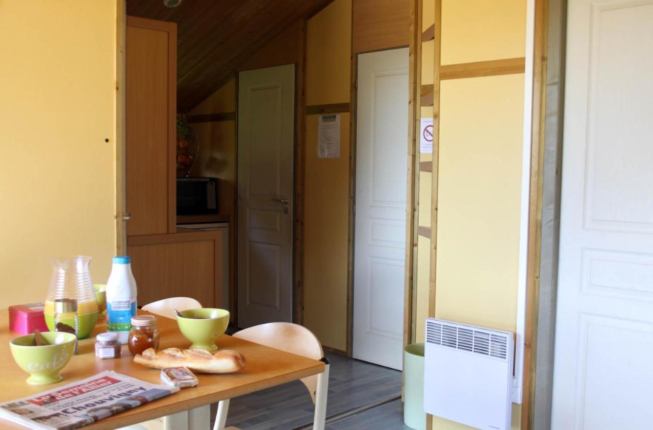 Camping Des Papillons Lalizolle エクステリア 写真